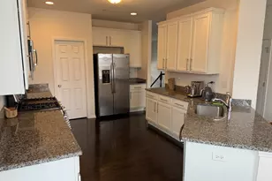 4194 Royal Mews Cir, Naperville, IL 60564 - Photo 6