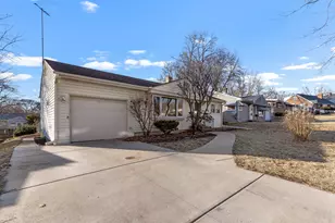 2025 24th St, Rockford, IL 61108 - Photo 2