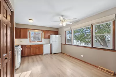 10506 S Michael Drive, Palos Hills, IL 60465 - Photo 6