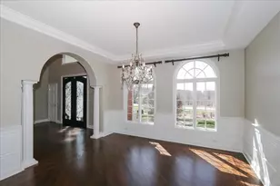 5N523 E Lakeview Cir, Saint Charles, IL 60175 - Photo 12