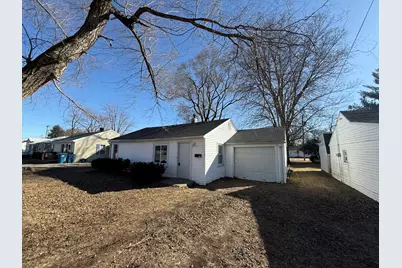 745 E Oak Street, Watseka, IL 60970 - Photo 1