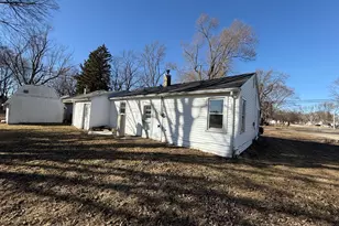 745 E Oak St, Watseka, IL 60970 - Photo 4