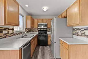 2031 Matthew Dr, Montgomery, IL 60538 - Photo 6