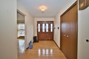 6N060 Virginia Rd, Roselle, IL 60172 - Photo 8