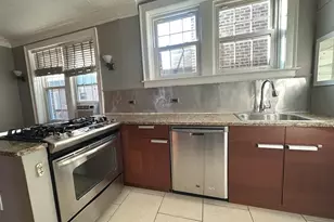 1354 W Greenleaf Ave, Chicago, IL 60626 - Photo 2