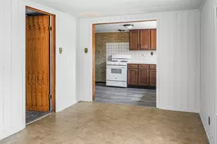 913 Forrest St, Danville, IL 61832 - Photo 10