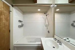 933 W Irving Park Rd, Chicago, IL 60613 - Photo 16