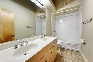 933 W Irving Park Rd, Chicago, IL 60613 - Photo 12