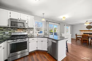 102 Chelsea Ave, Sugar Grove, IL 60554 - Photo 10