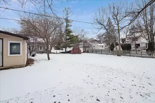 221 58th St, Clarendon Hills, IL 60514 - Photo 2