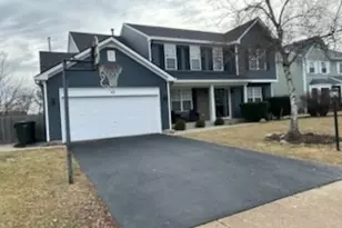 29 Ivanhoe Ln, Cary, IL 60013 - Photo 2