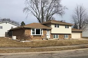 2319 Taylor St, Joliet, IL 60435 - Photo 2