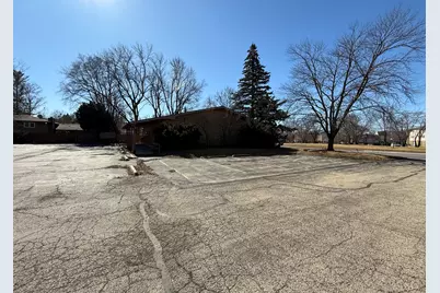 820 Russell Road, Dekalb, IL 60115 - Photo 16