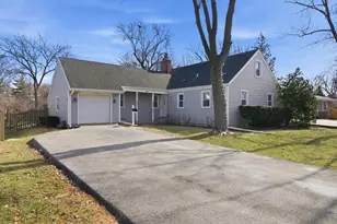 5813 Dunham Rd, Downers Grove, IL 60516 - Photo 2