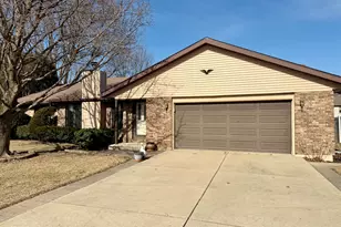 1131 Briar Ct, Ottawa, IL 61350 - Photo 2