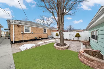 7709 Neenah Avenue, Burbank, IL 60459 - Photo 12