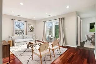 530 Devonshire Ln, Crystal Lake, IL 60014 - Photo 2