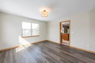 18184 W Old Pine Ct, Gurnee, IL 60031 - Photo 10