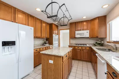 18184 W Old Pine Court, Gurnee, IL 60031 - Photo 6