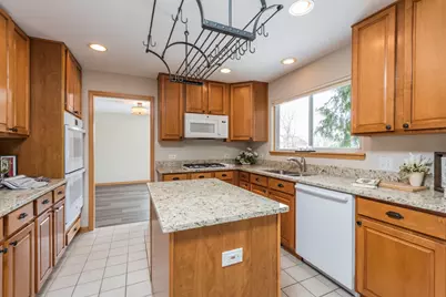 18184 W Old Pine Court, Gurnee, IL 60031 - Photo 2