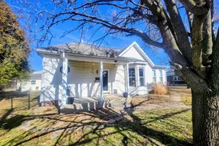 203 W South St, Pinckneyville, IL 62274 - Photo 4