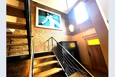 3822 N Claremont Avenue, Chicago, IL 60618 - Photo 2