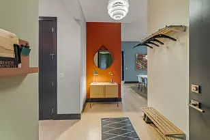 367 W Locust St, Chicago, IL 60610 - Photo 2
