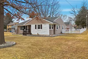 923 Institute Blvd, Dixon, IL 61021 - Photo 2