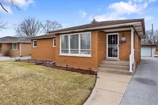 742 E 164th Pl, South Holland, IL 60473 - Photo 2