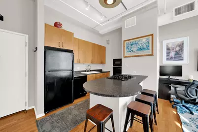 130 S Canal Street #401, Chicago, IL 60606 - Photo 2