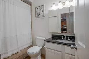 525 W Hawthorne Pl, Chicago, IL 60657 - Photo 16