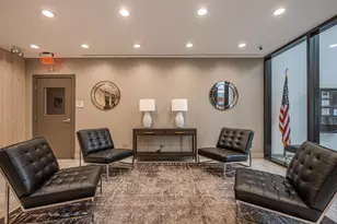 525 W Hawthorne Pl, Chicago, IL 60657 - Photo 6