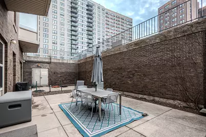 525 W Hawthorne Place #101, Chicago, IL 60657 - Photo 18