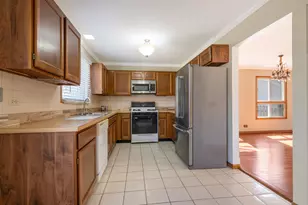 1008 Churchill Dr, Naperville, IL 60563 - Photo 6