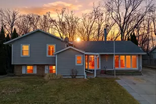 704 Springfield Dr, Roselle, IL 60172 - Photo 1