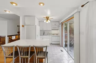 704 Springfield Dr, Roselle, IL 60172 - Photo 6