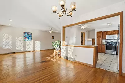 10729 Lamon Avenue, Oak Lawn, IL 60453 - Photo 8