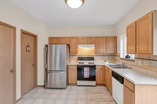 282 Monarch Dr, Streamwood, IL 60107 - Photo 10