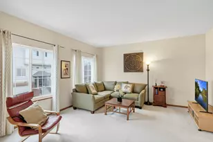 282 Monarch Dr, Streamwood, IL 60107 - Photo 4