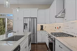 1018 Ravendale Ct, Naperville, IL 60540 - Photo 14