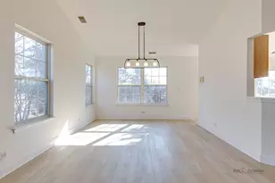 517 E Saddlebrook Ln, Vernon Hills, IL 60061 - Photo 4