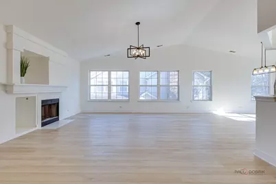 517 E Saddlebrook Lane, Vernon Hills, IL 60061 - Photo 2