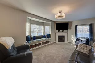 1094 Delta Dr, Elgin, IL 60123 - Photo 6