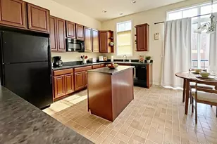 211 Prairie St, Elgin, IL 60120 - Photo 4