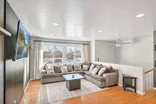 1809 Maplewood Ct, Lindenhurst, IL 60046 - Photo 2