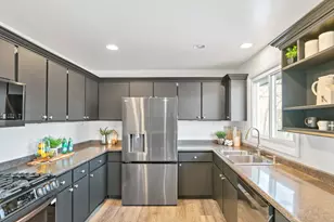 1809 Maplewood Ct, Lindenhurst, IL 60046 - Photo 6