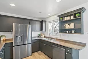 1809 Maplewood Ct, Lindenhurst, IL 60046 - Photo 8