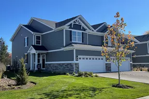 272 Charlestowne Lakes Dr, Saint Charles, IL 60174 - Photo 1