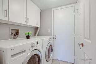 384 Bentley Pl, Buffalo Grove, IL 60089 - Photo 18