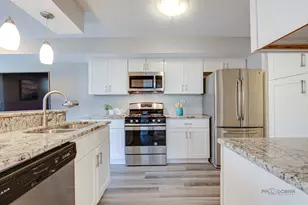 384 Bentley Pl, Buffalo Grove, IL 60089 - Photo 16